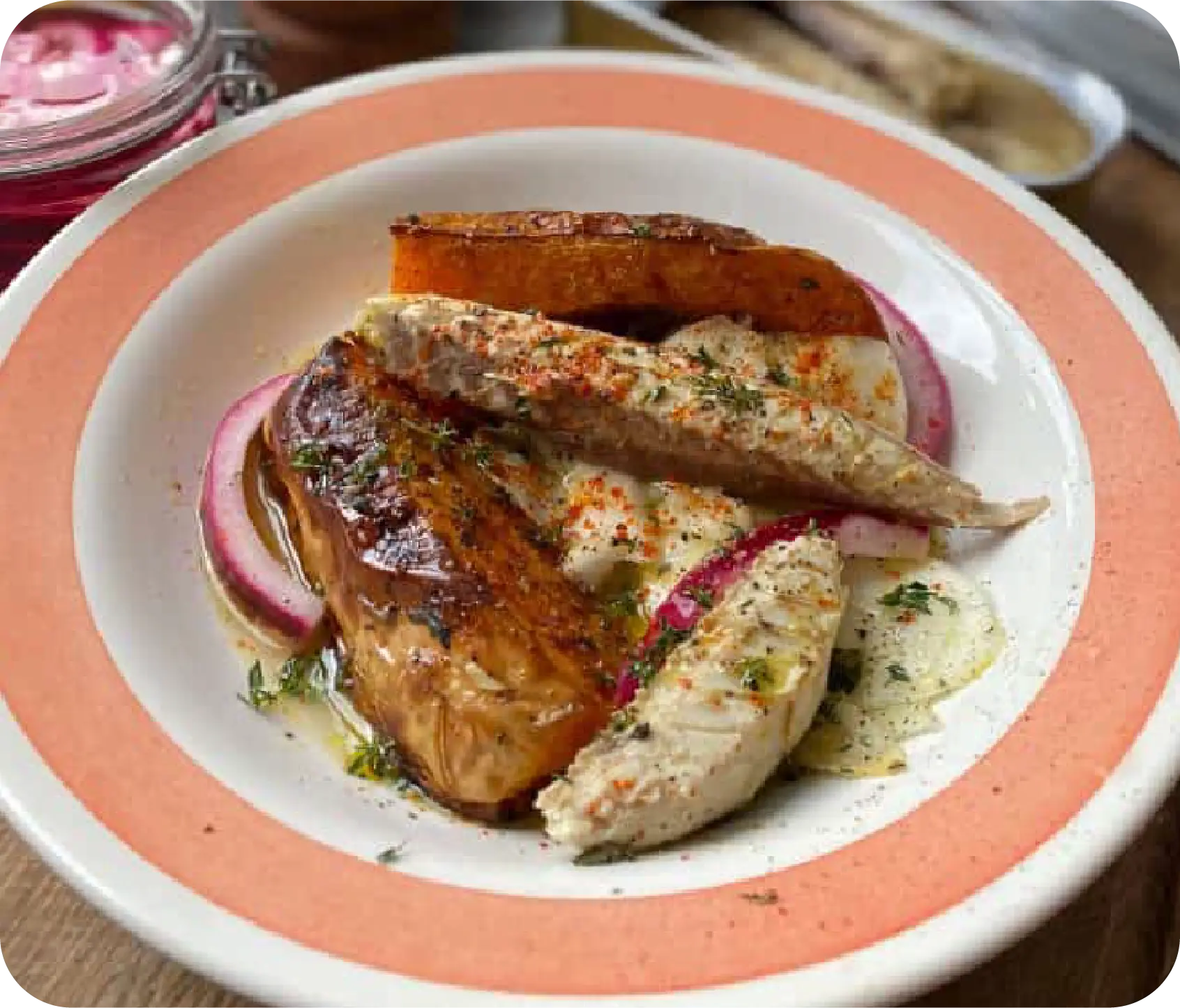 CABALLA CON CALABAZA ASADA, TOMILLO, HINOJO, CEBOLLA Y LIMÓN